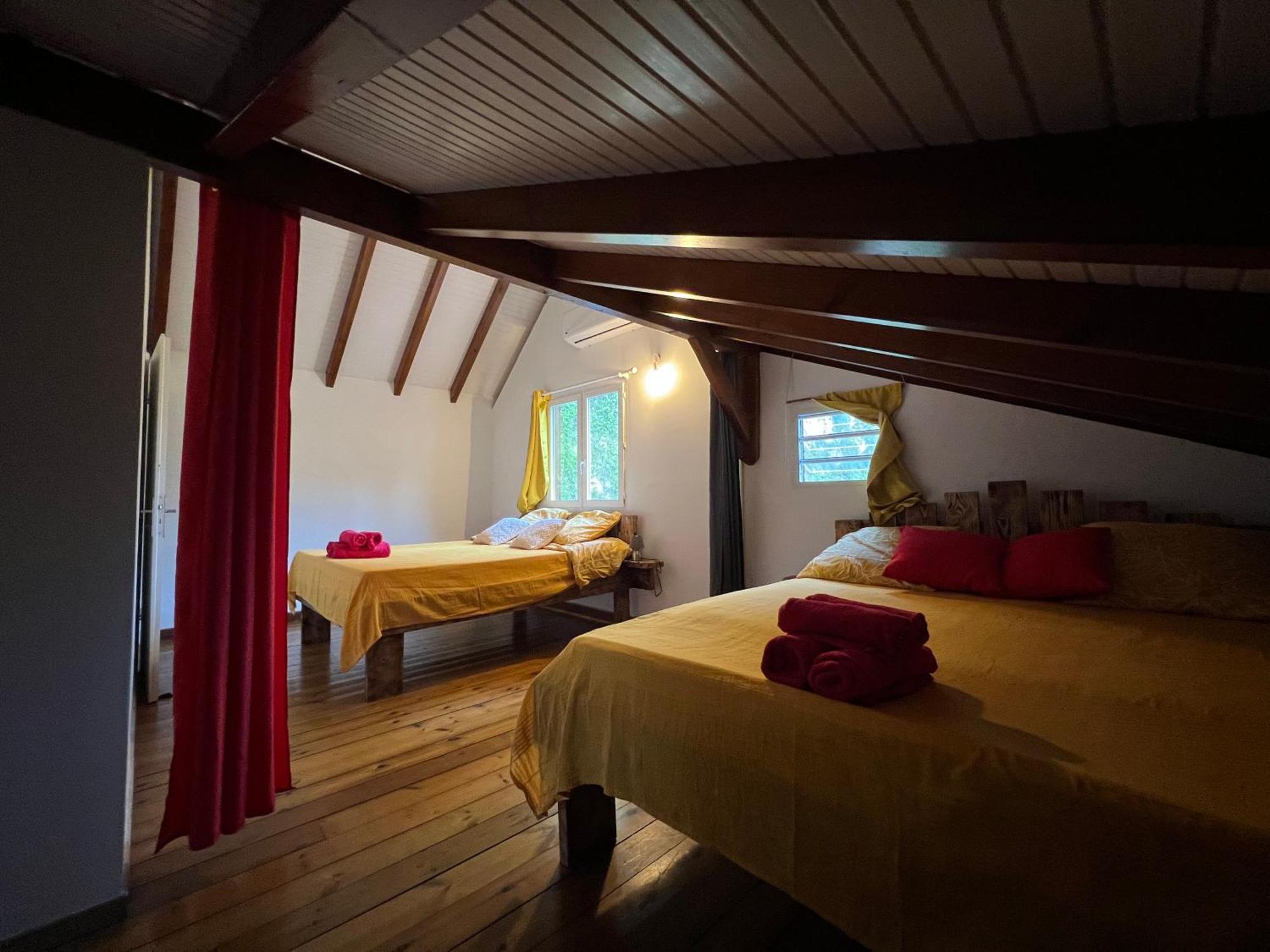 Villa Au Calme Avec Jacuzzi, Villa Le Boursoie Les Abymes Eksteriør bilde