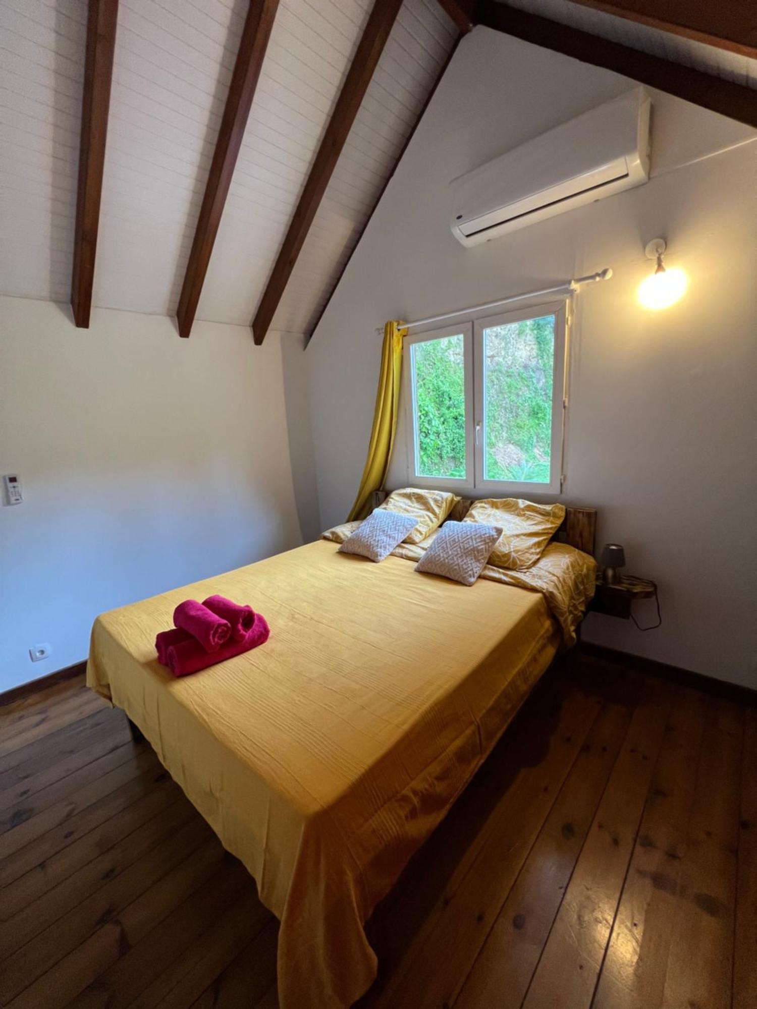 Villa Au Calme Avec Jacuzzi, Villa Le Boursoie Les Abymes Eksteriør bilde