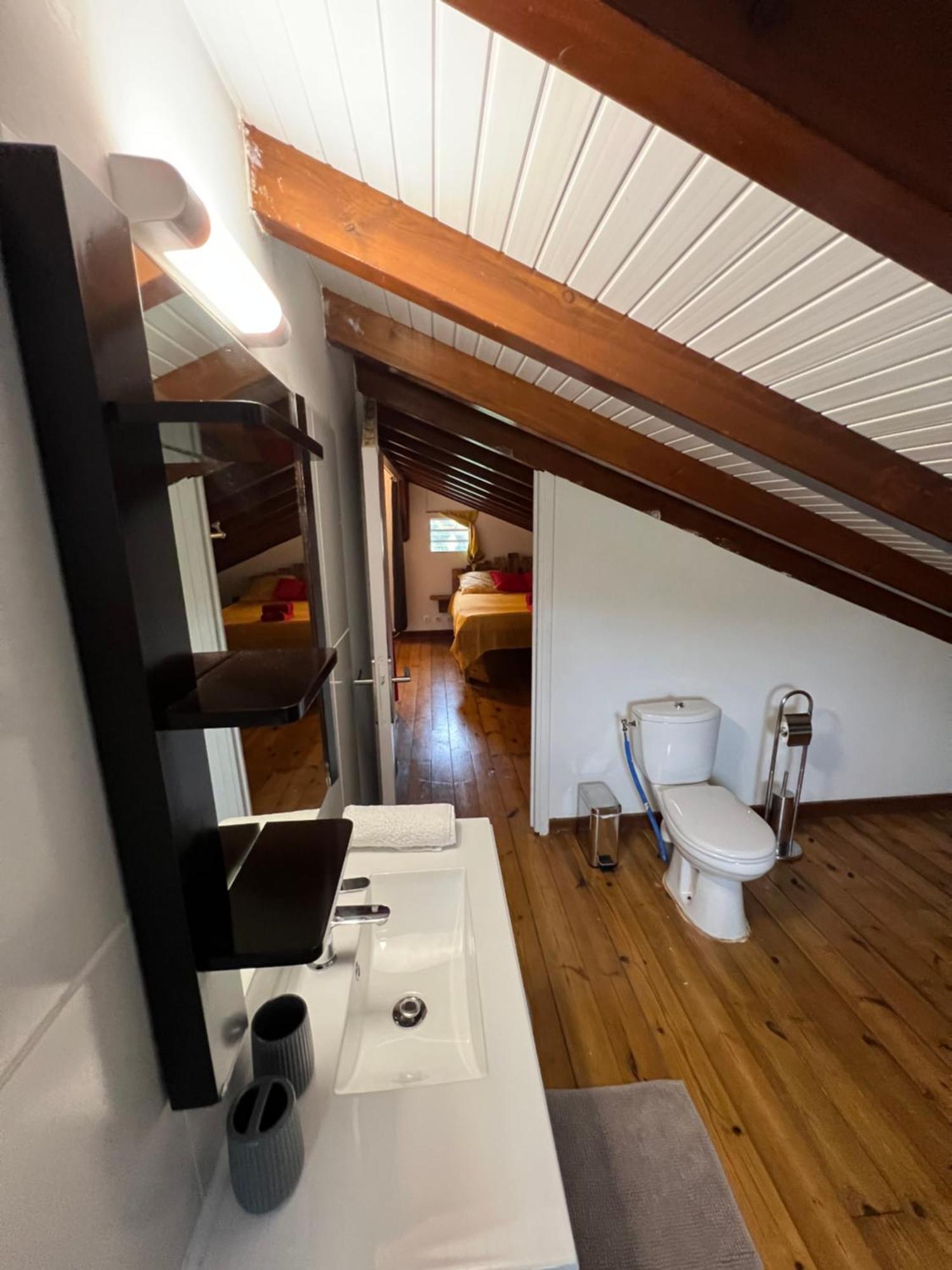Villa Au Calme Avec Jacuzzi, Villa Le Boursoie Les Abymes Eksteriør bilde