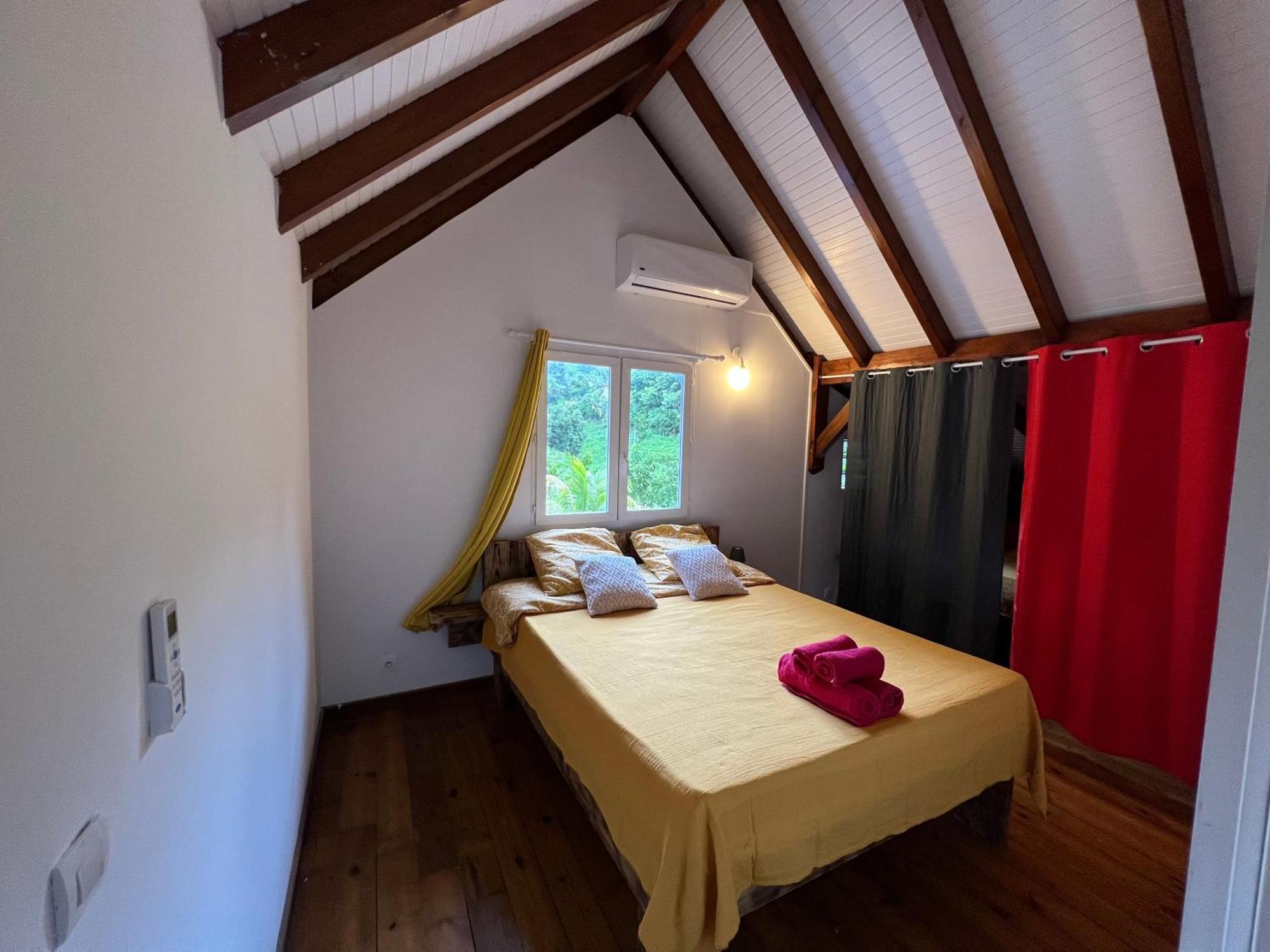 Villa Au Calme Avec Jacuzzi, Villa Le Boursoie Les Abymes Eksteriør bilde