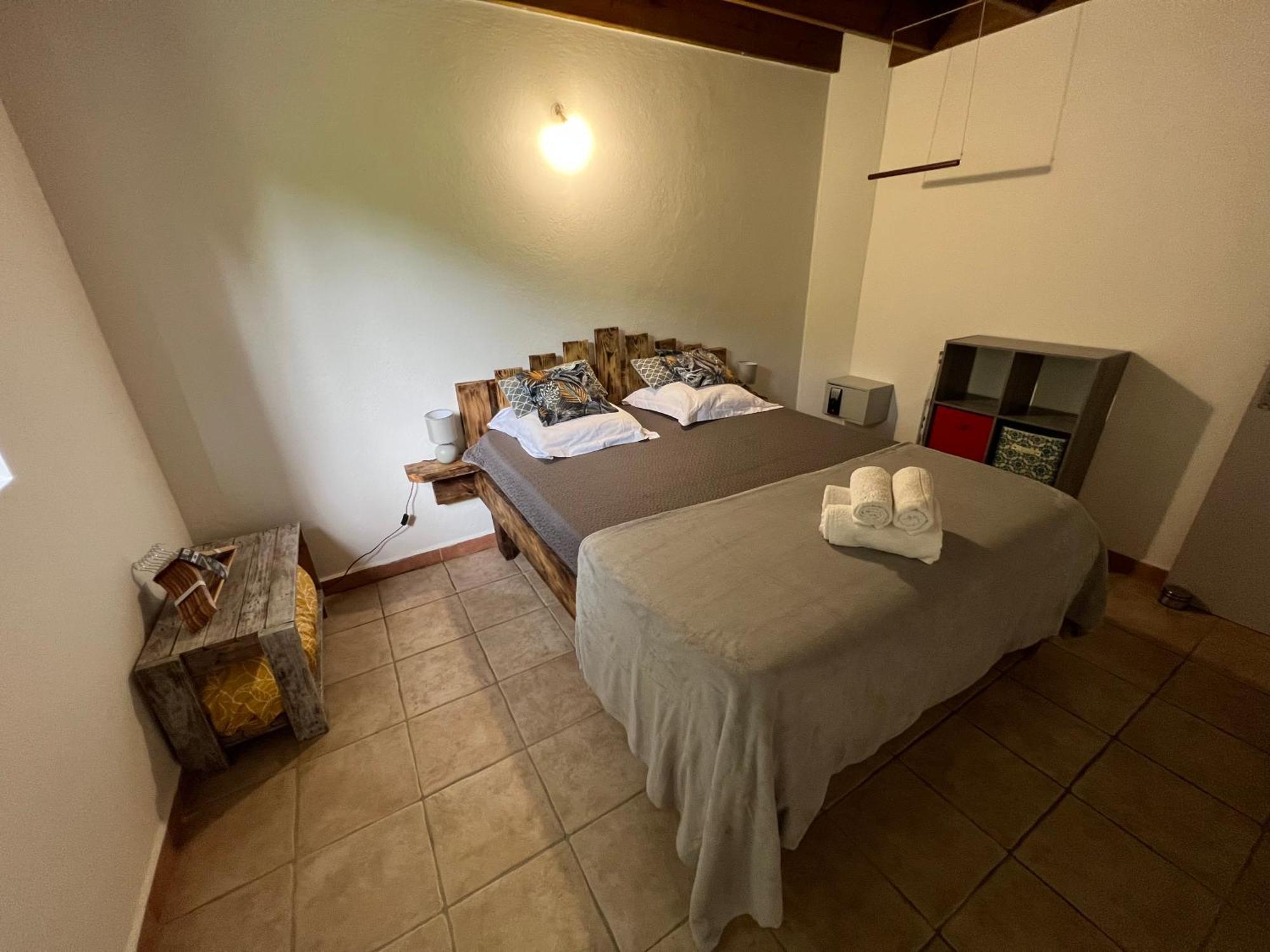 Villa Au Calme Avec Jacuzzi, Villa Le Boursoie Les Abymes Eksteriør bilde
