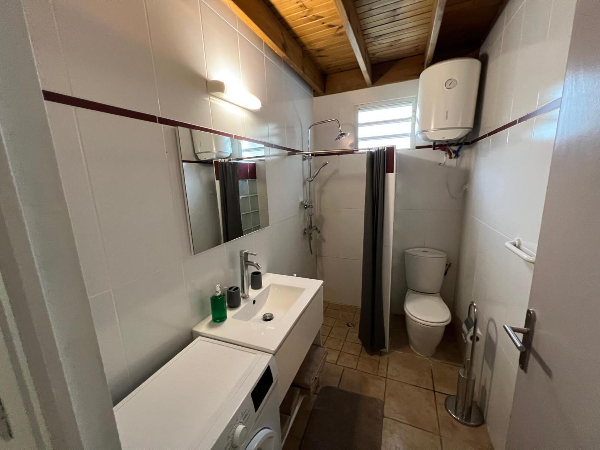 Villa Au Calme Avec Jacuzzi, Villa Le Boursoie Les Abymes Eksteriør bilde