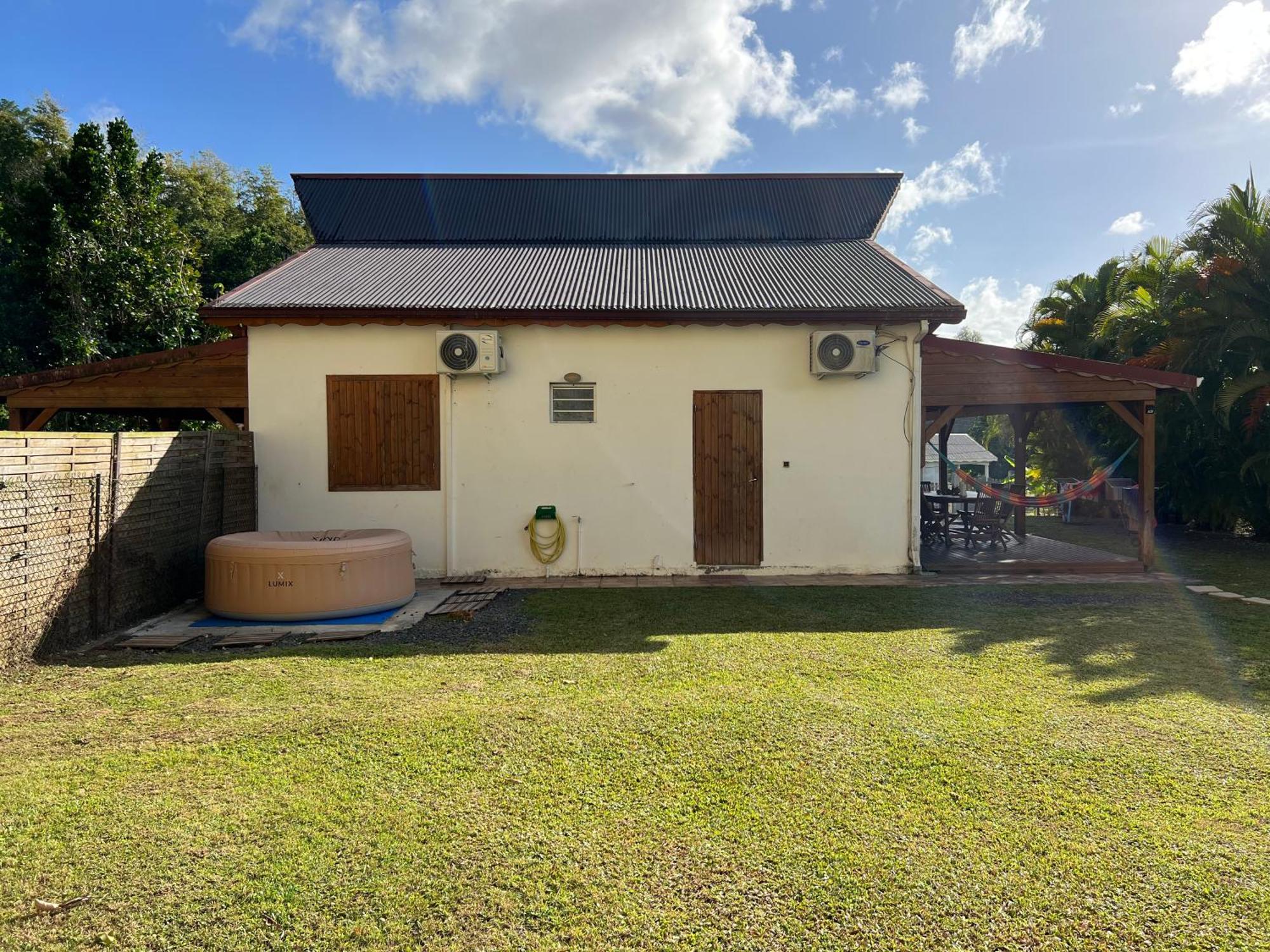 Villa Au Calme Avec Jacuzzi, Villa Le Boursoie Les Abymes Eksteriør bilde