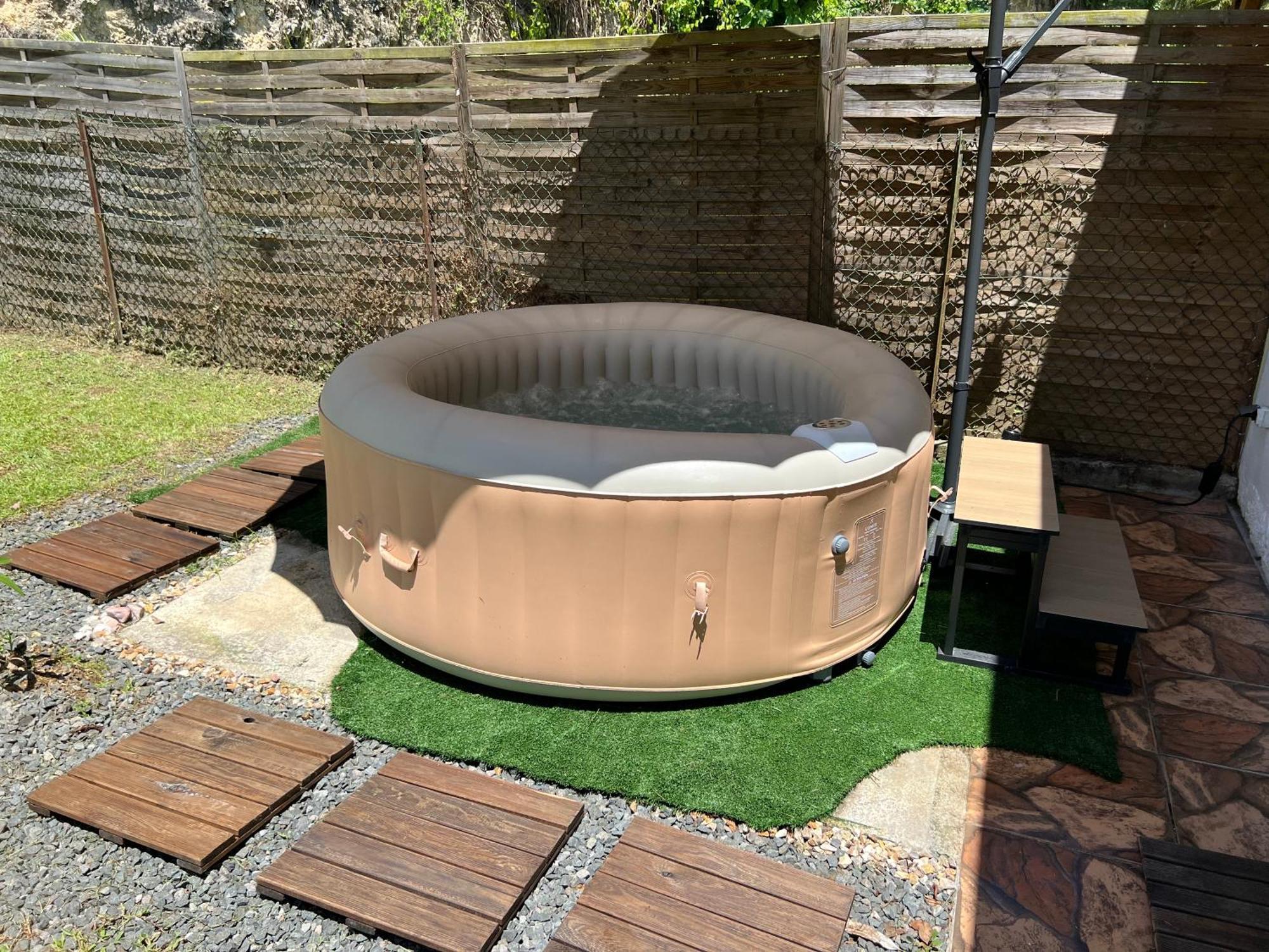 Villa Au Calme Avec Jacuzzi, Villa Le Boursoie Les Abymes Eksteriør bilde