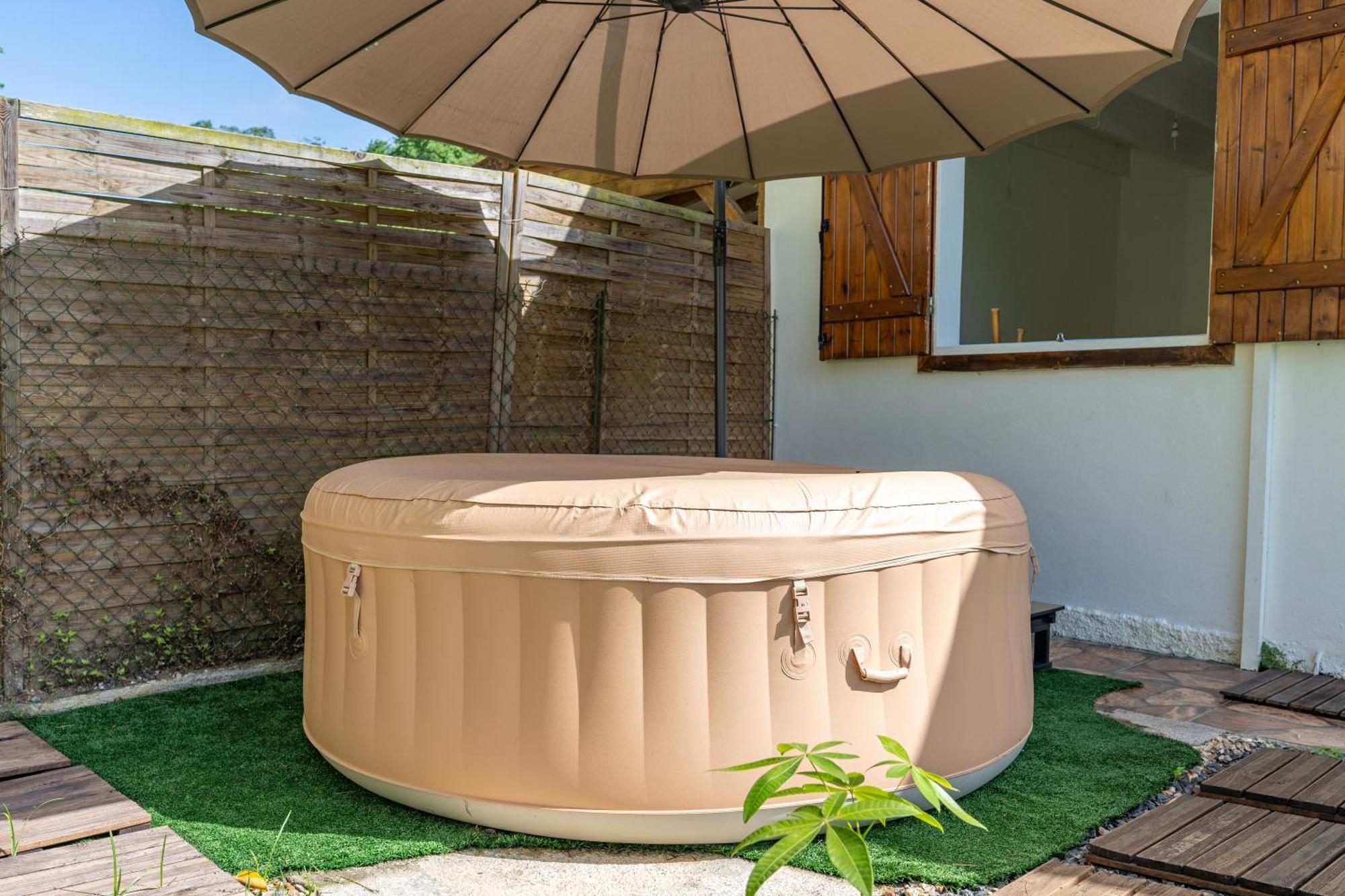 Villa Au Calme Avec Jacuzzi, Villa Le Boursoie Les Abymes Eksteriør bilde