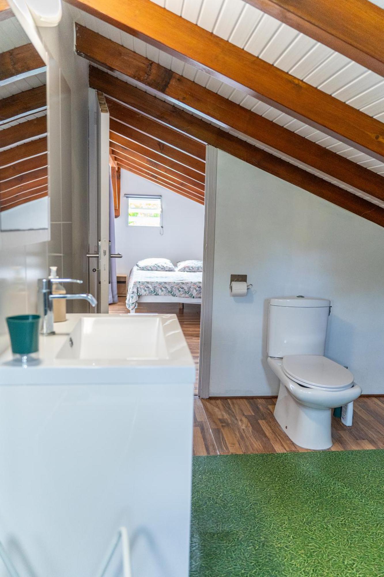 Villa Au Calme Avec Jacuzzi, Villa Le Boursoie Les Abymes Eksteriør bilde