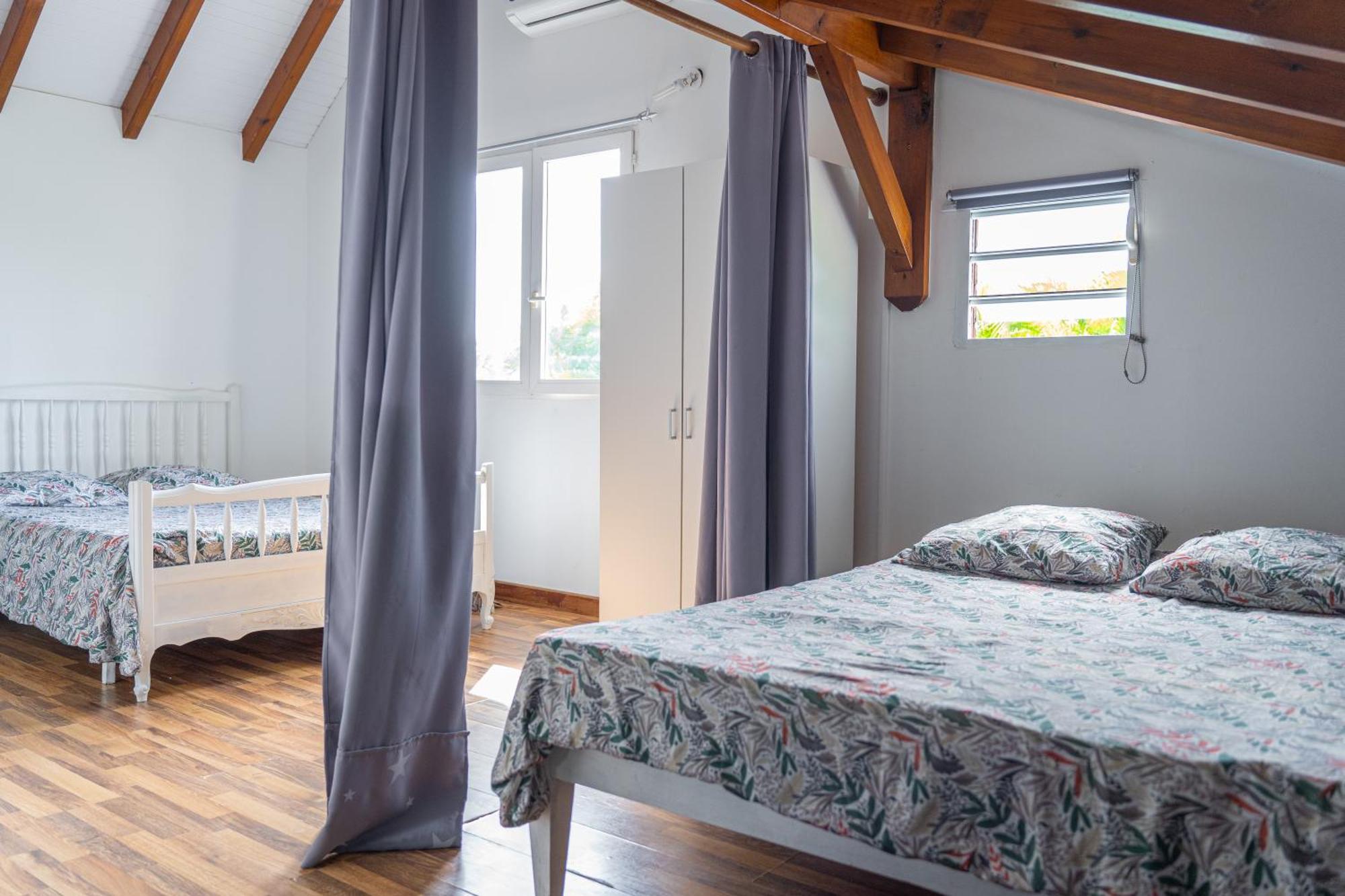 Villa Au Calme Avec Jacuzzi, Villa Le Boursoie Les Abymes Eksteriør bilde