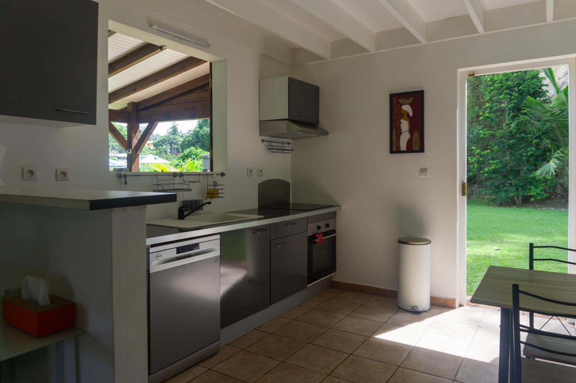 Villa Au Calme Avec Jacuzzi, Villa Le Boursoie Les Abymes Eksteriør bilde