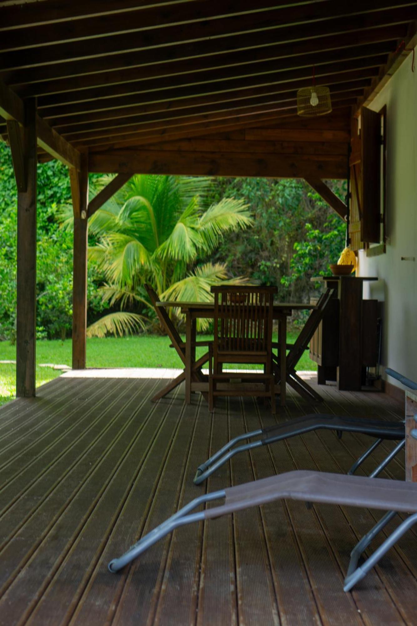Villa Au Calme Avec Jacuzzi, Villa Le Boursoie Les Abymes Eksteriør bilde